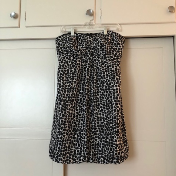 Silk White House Black Market Strapless Cocktail Dress - Size 8. EUC - Picture 4 of 9